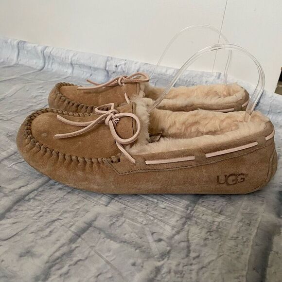 UGG women 9 slip on fur lined suede moccasins tan w/pink leather ties - Picture 1 of 8